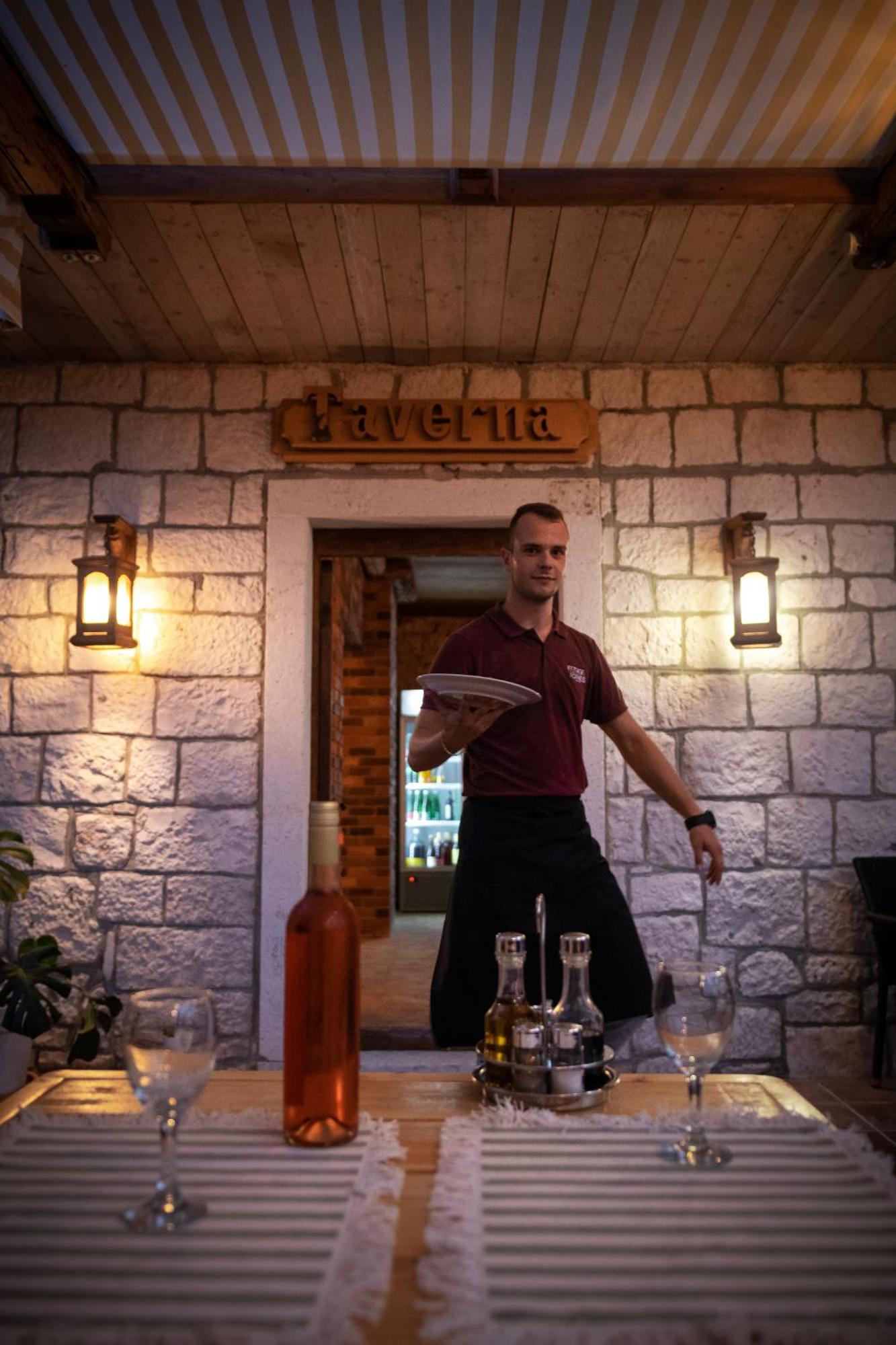 Taverna & Rooms Sutivan Esterno foto